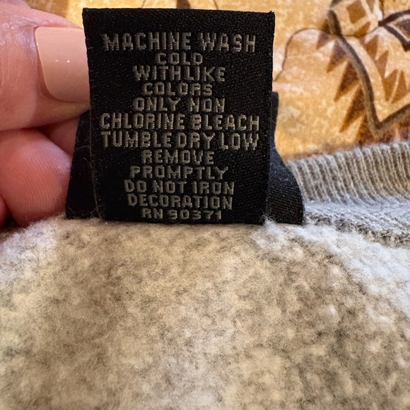 Gray Gryffindor Universal Studio Sweatshirt - Picture 7 of 10